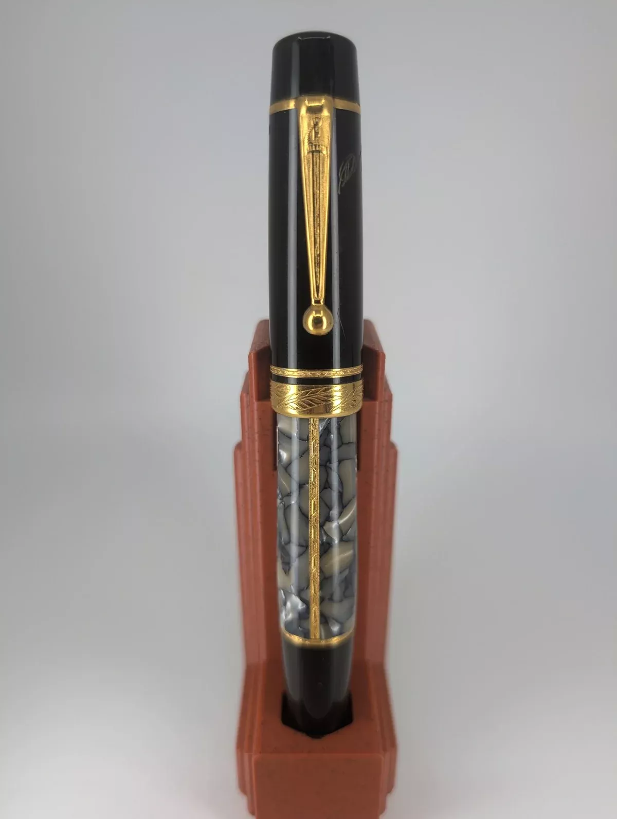 *Consignment* Montblanc Alexandre Dumas Fountain Pen 18k Gold Broad Nib