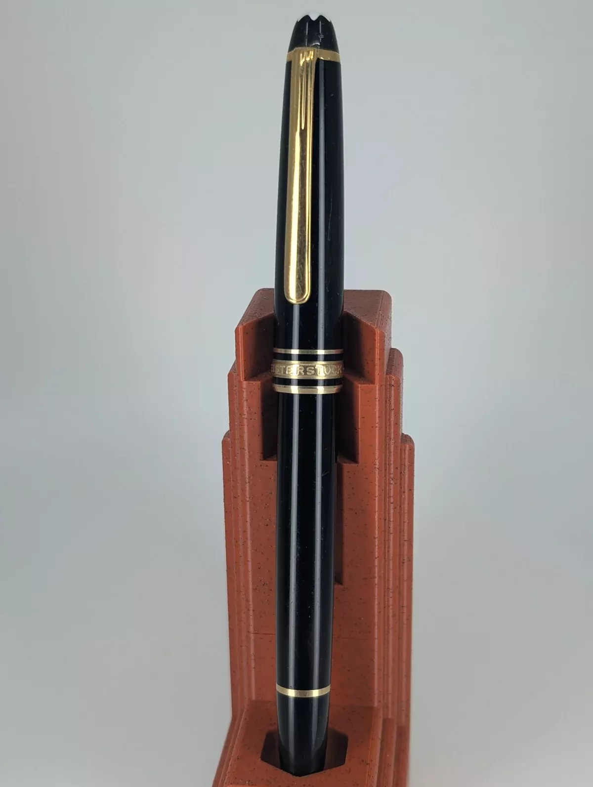 *Consignment* Montblanc Meisterstuck Classique Fountain Pen 14k Gold Medium Nib