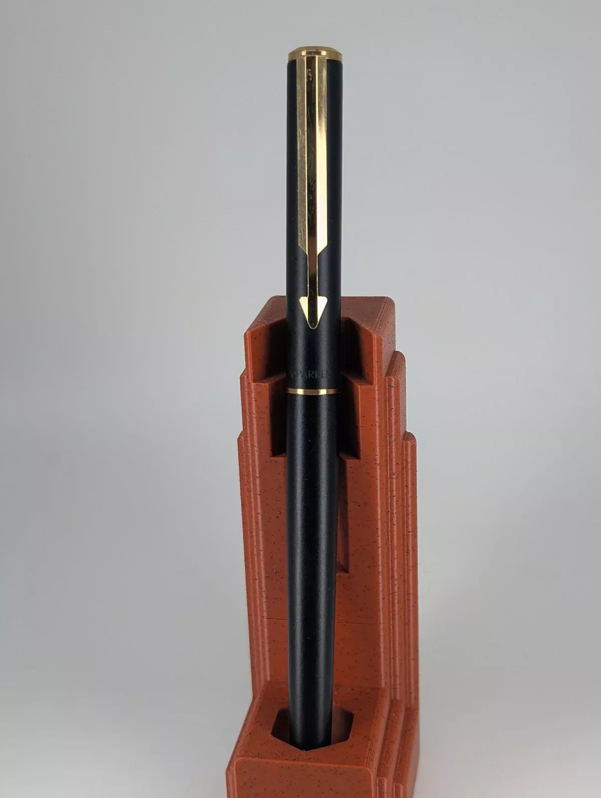 *Consignment* Parker Arrow "Flighter" Black / Gold Fountain Pen Medium Nib