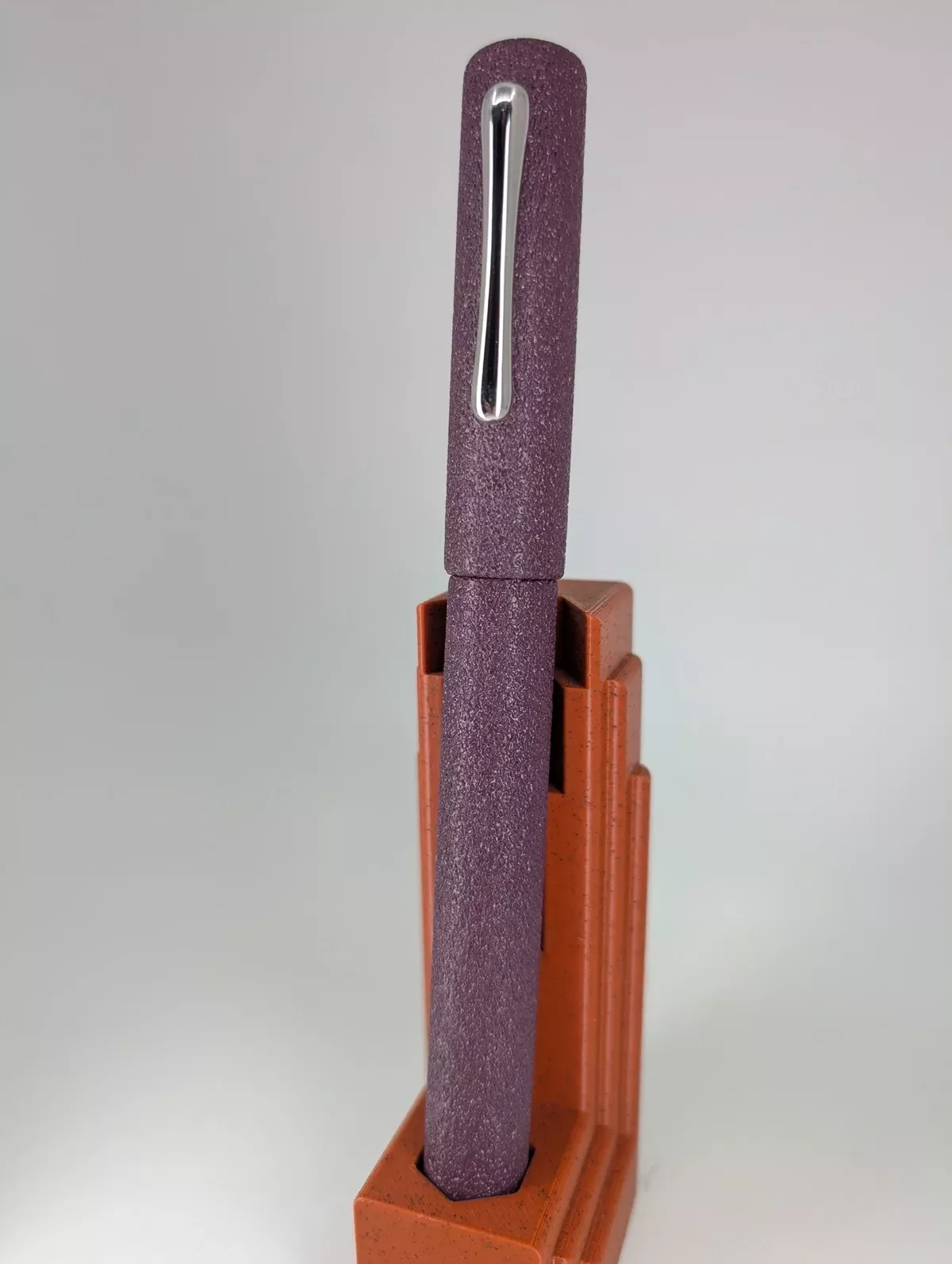 *Consignment* Taccia Kanshitsu Urushi Purple Fountain Pen 14k Gold Hard Broad (Sailor) Nib