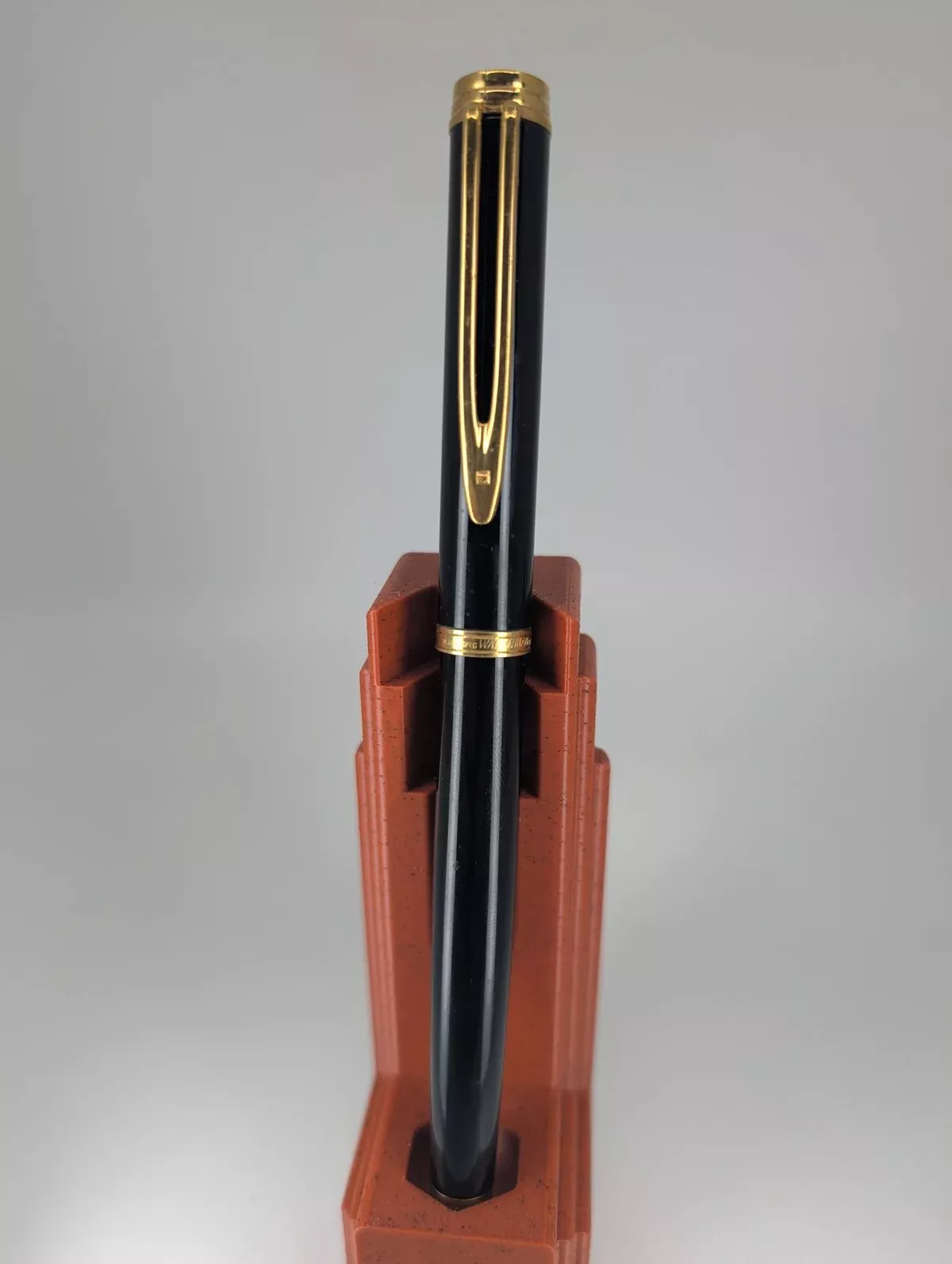 *Consignment* Waterman Gentleman Black Lacquer Fountain Pen 18k Medium Nib