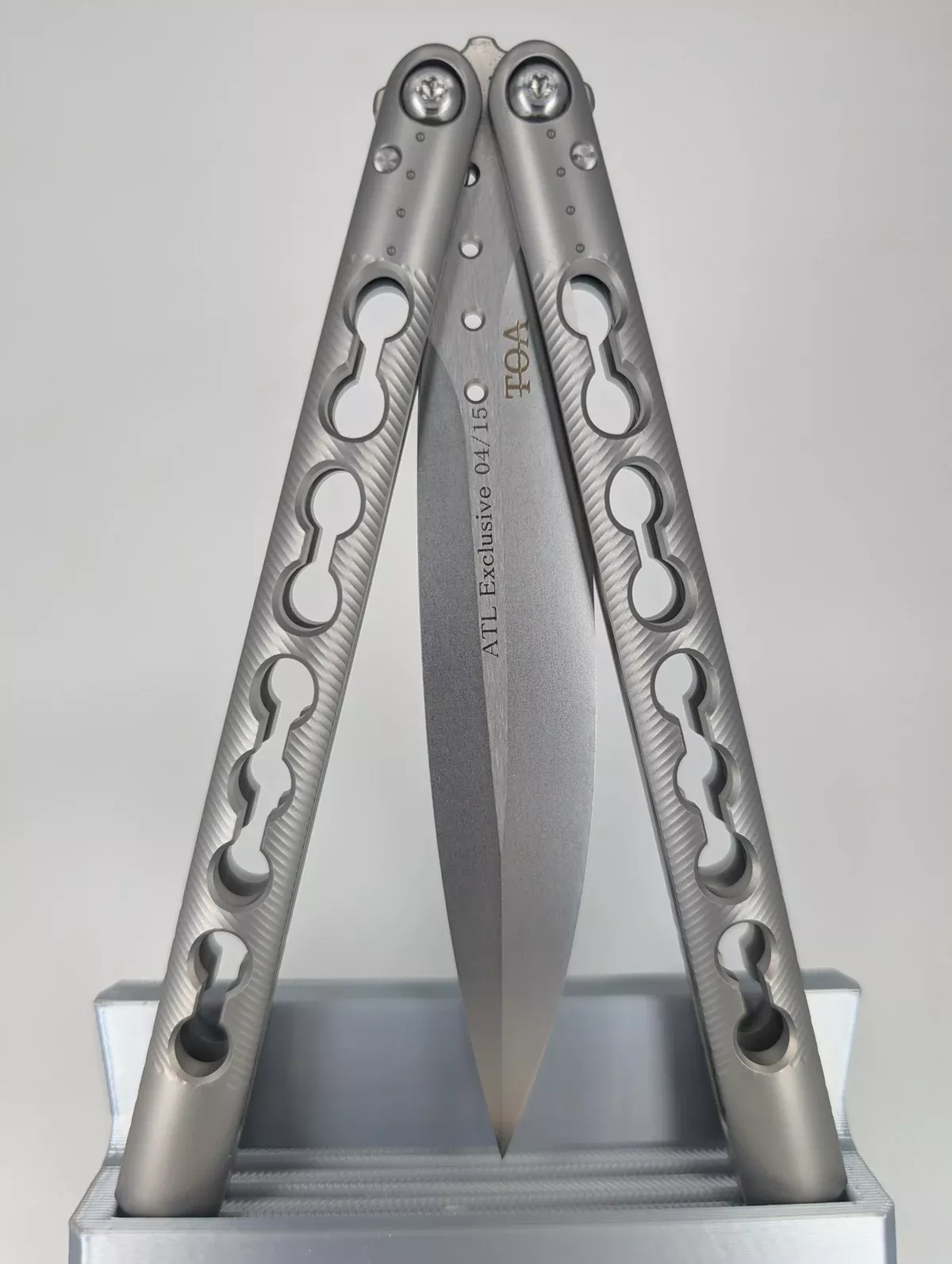 TOA Sovereign Class SLD – Magic Atlanta Blade Show Exclusive Titanium Live Balisong